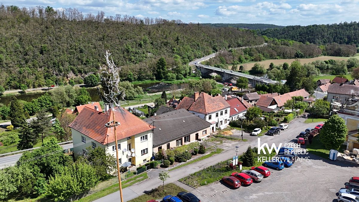 Prodej rodinného domu 300 m², pozemek 638 m²